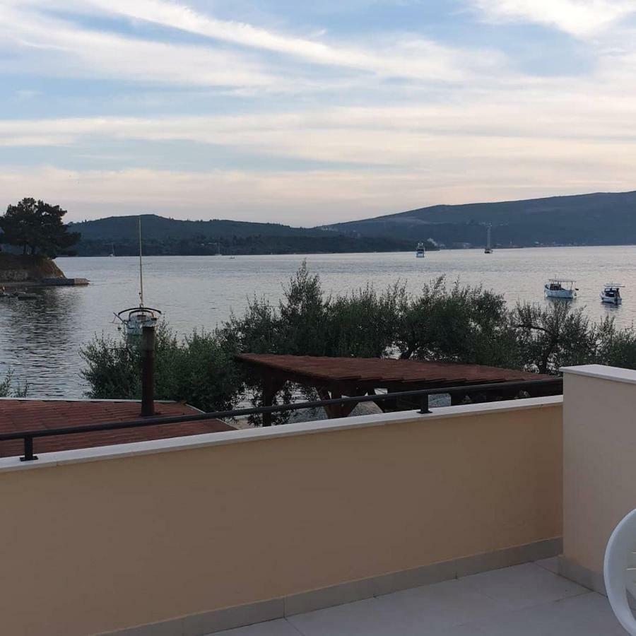 Tondo Daire Tivat Oda fotoğraf